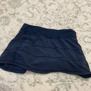 Women’s lulu skirt size 2 reg